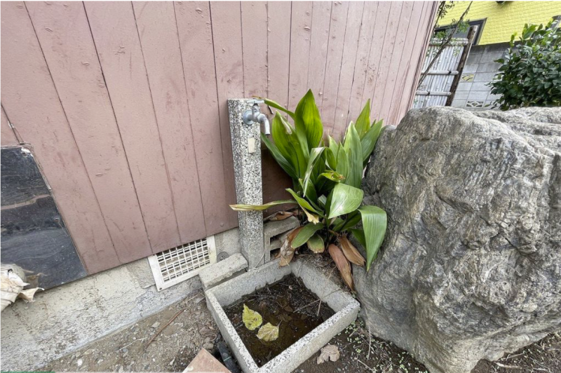 庭の水道。ガーデニングも自由に。