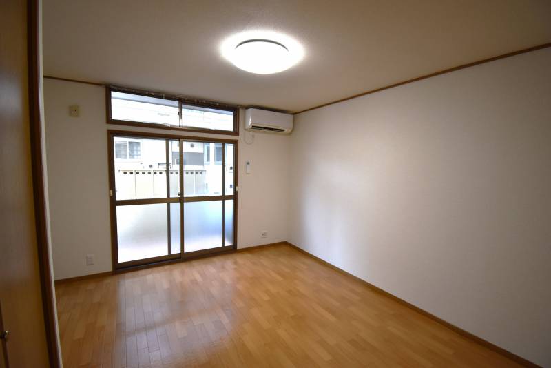 リビングより吐き出し窓