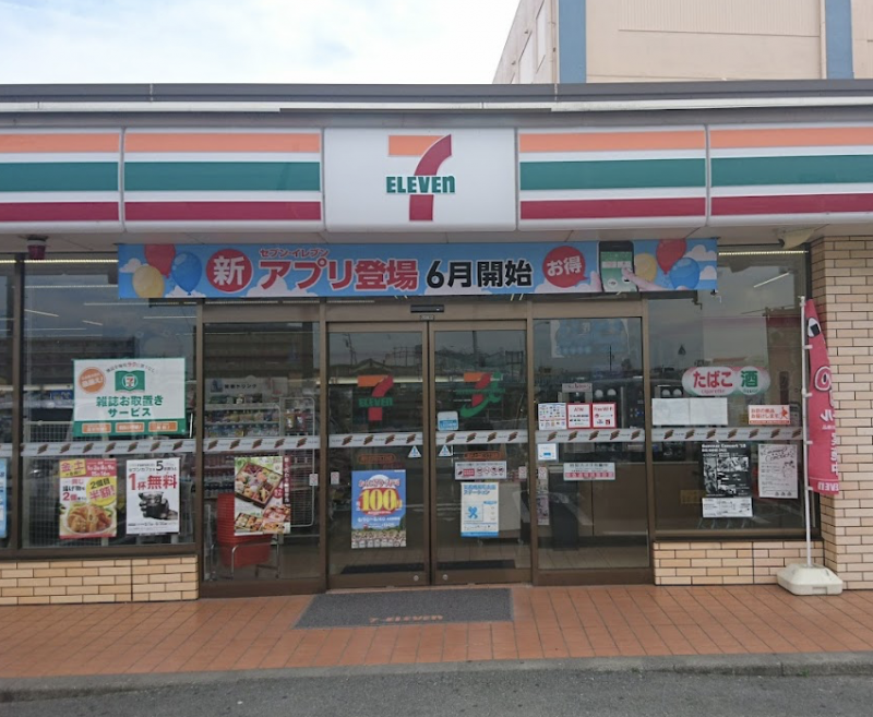 セブン-イレブン津市上浜町３丁目店まで自転車で４分