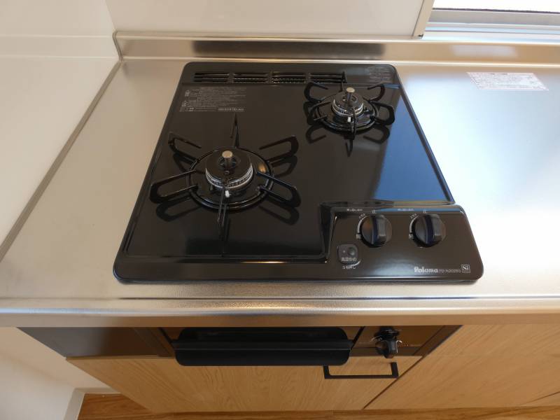 ビルトインコンロには２口ガストグリルも付いています