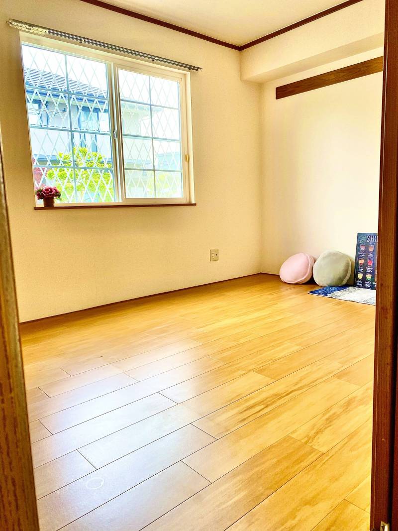 広い窓　6帖フローリングスペース♪