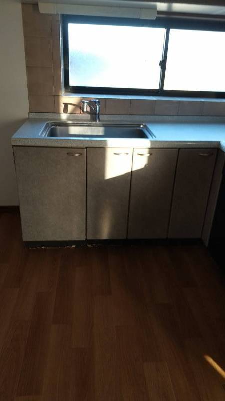 キッチンはフローリング６畳程度です。