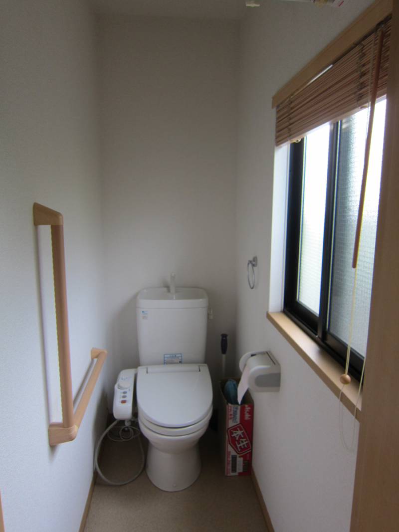 温水洗浄便座付トイレです