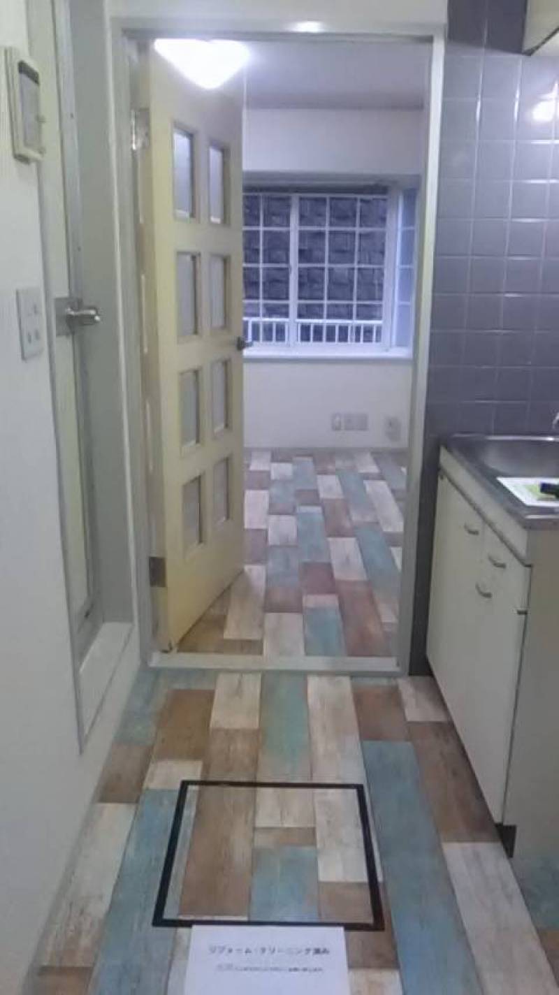 玄関から見た室内