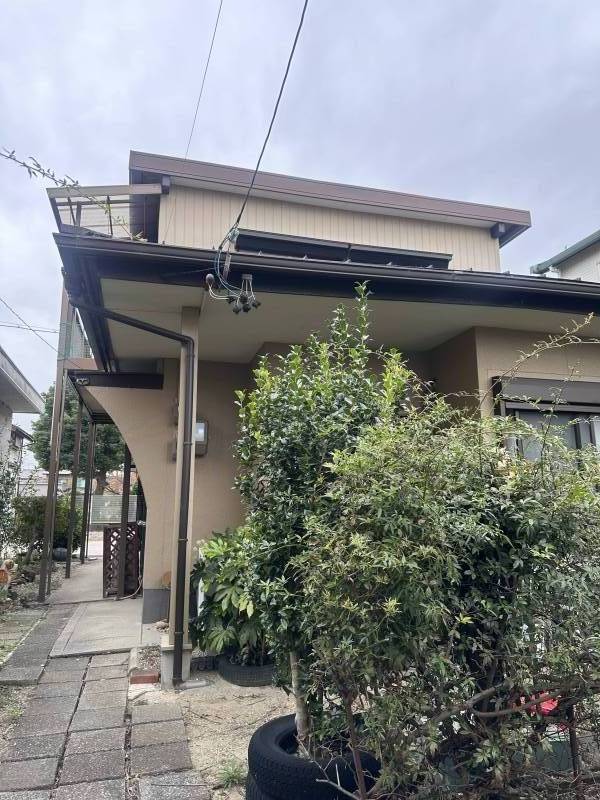 外観東側　小さな庭もあり