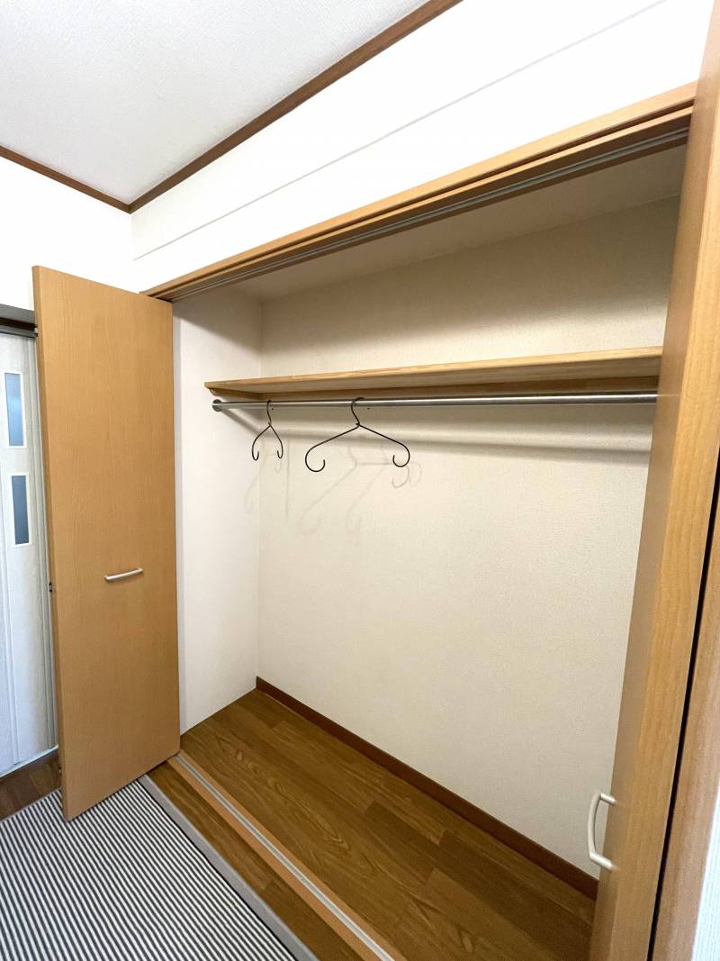 大型クローゼットを設置しています。