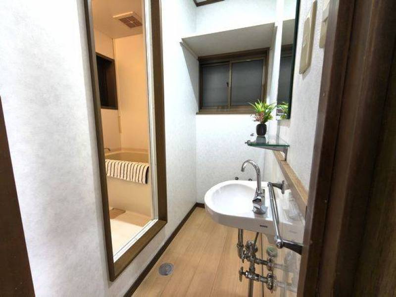 脱衣所に洗濯機が置けるよ♪