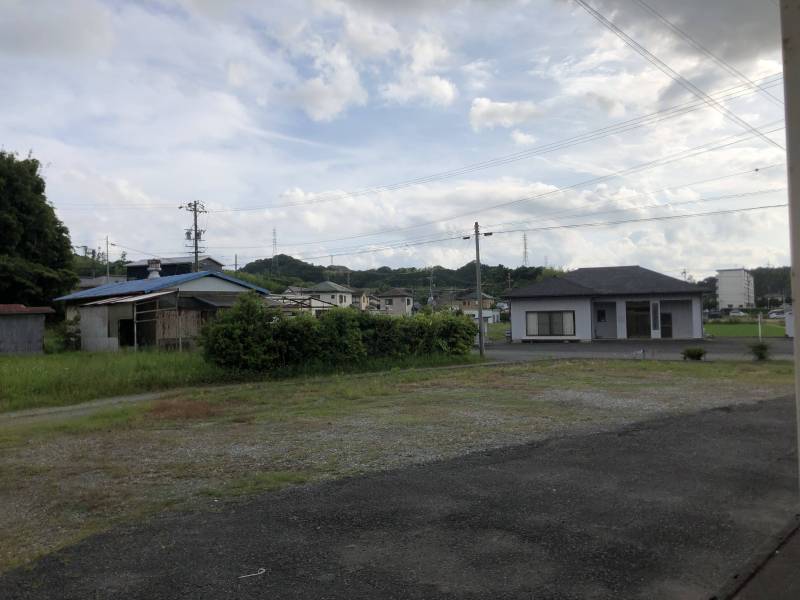 1室あたり車2台の駐車スペースがあります
