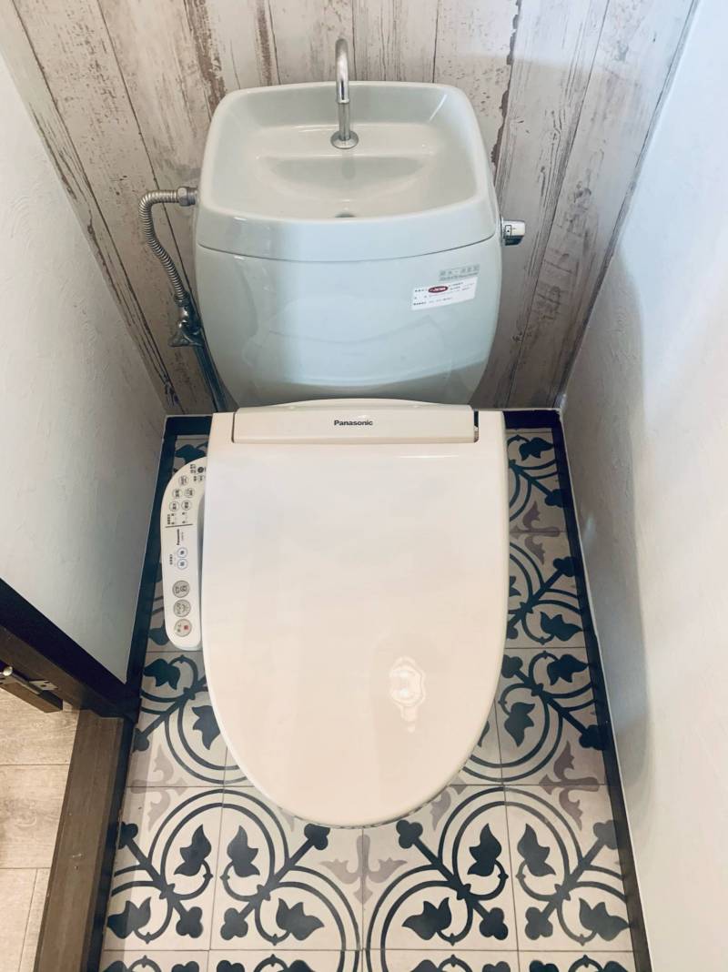 温水洗浄便座付きトイレです