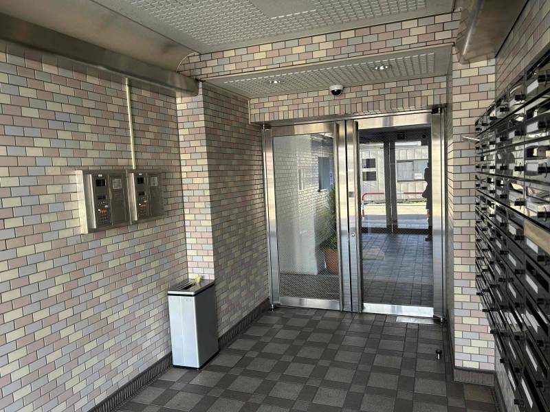 オートロック付きのエントランス