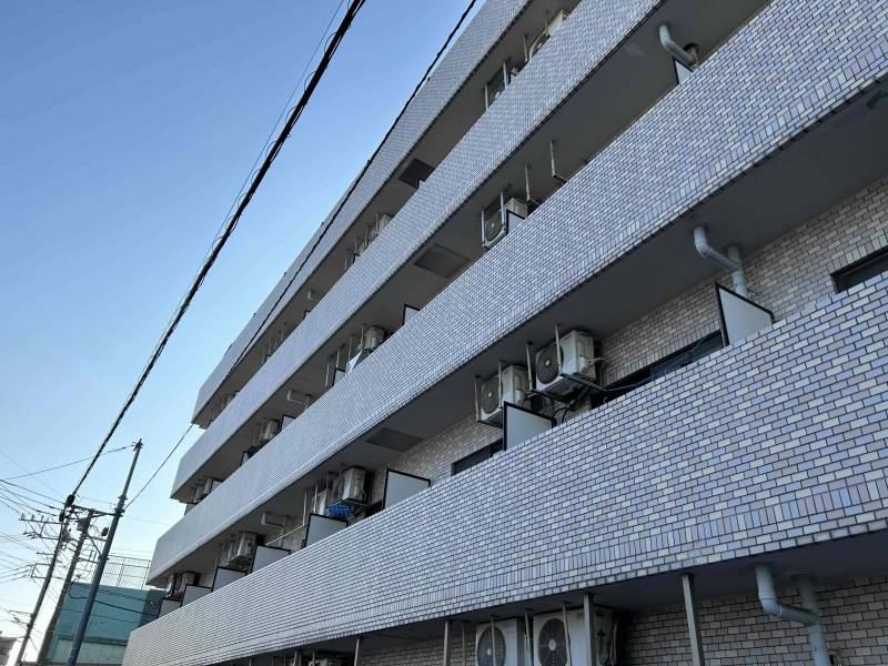 徒歩１～２分以内にコンビニ、ドラッグストアあり