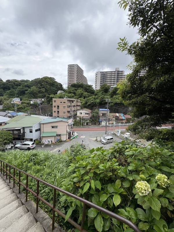 家の周囲は住宅街です