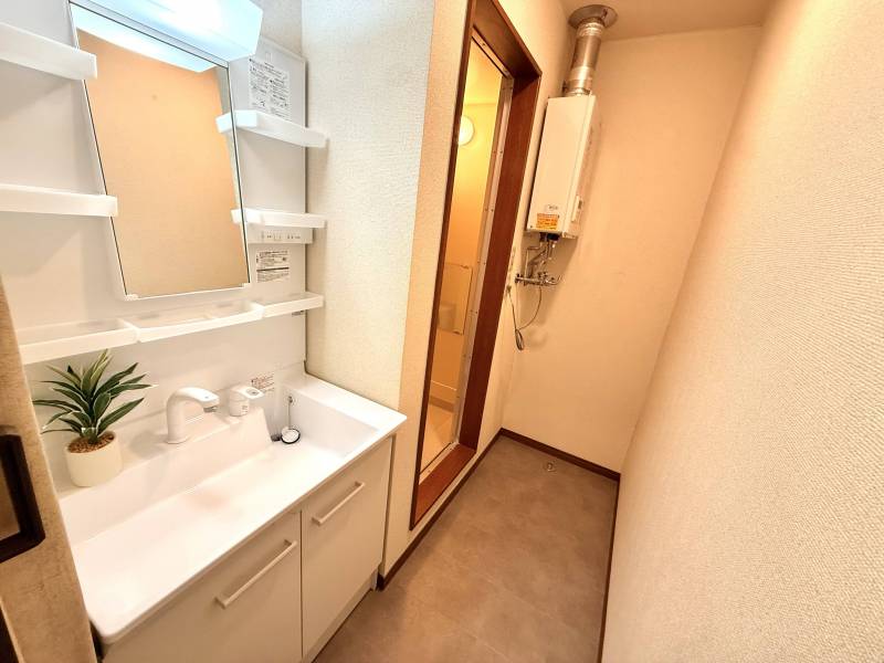 大きめの洗面台も新調。気持ちの良い朝が迎えられますね