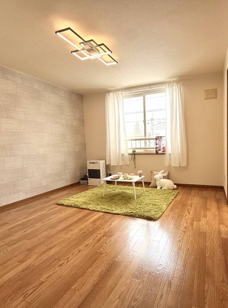 おしゃれであたたかみのあるリビングで団らんのひとときを