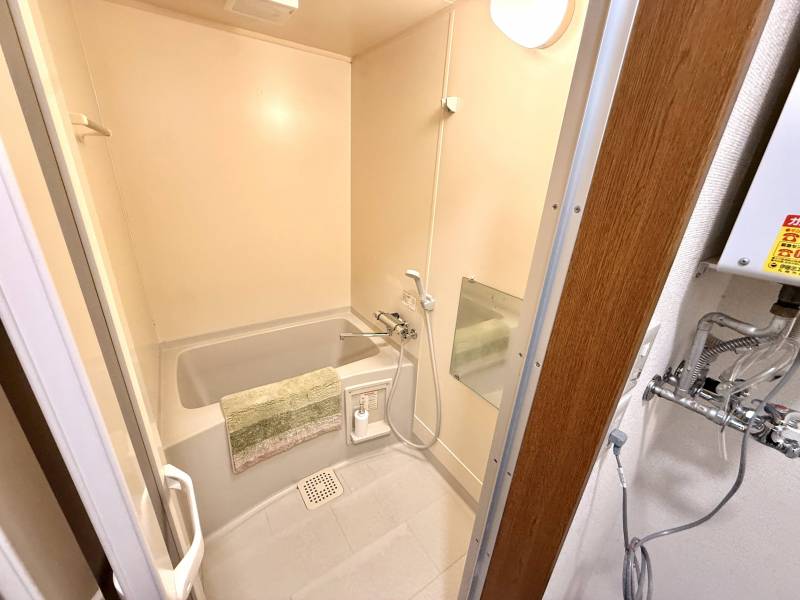 ユニットバス。水栓、シャワーは新調