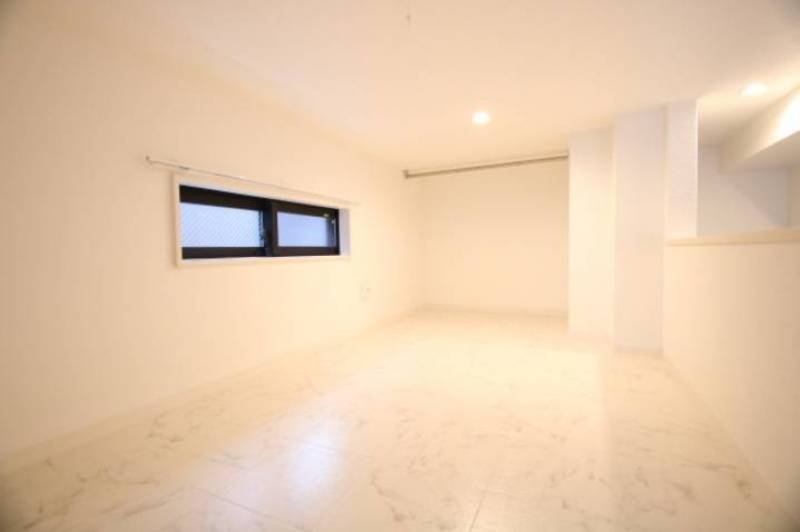 ロフトも広々4.17帖。ハンガーパイプもあってうれしい。