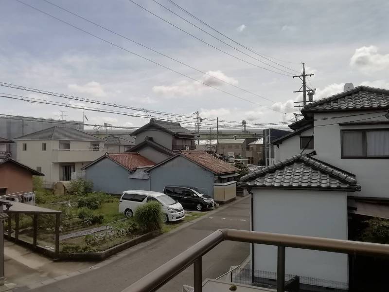 22号線から少し入っているので静かな住宅街です♪