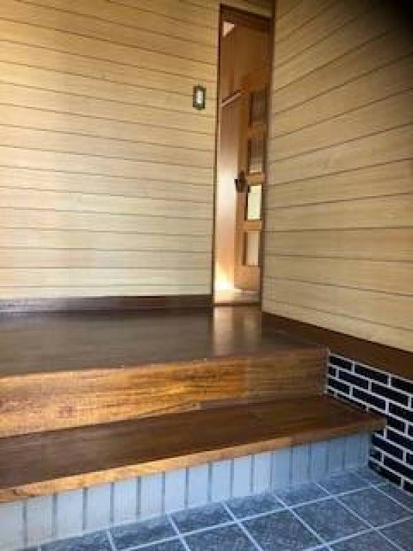 玄関ドアを開けても中の部屋を見られることは有りません