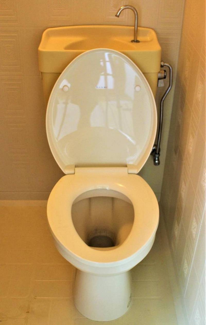 便座、フタも新品に交換済みです。