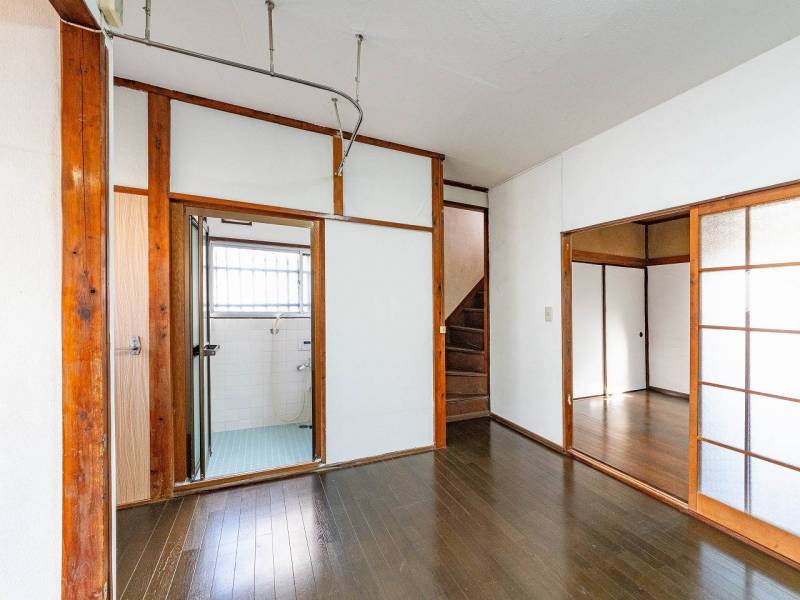 玄関から入ってキッチンダイニングの場所になります。