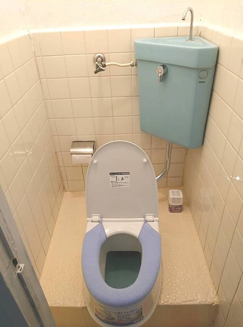 和式トイレに洋式便座被せてます。取り外し可。