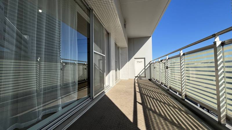 明るい広々バルコニー