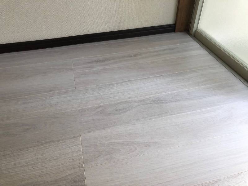 白系のフローリングです。