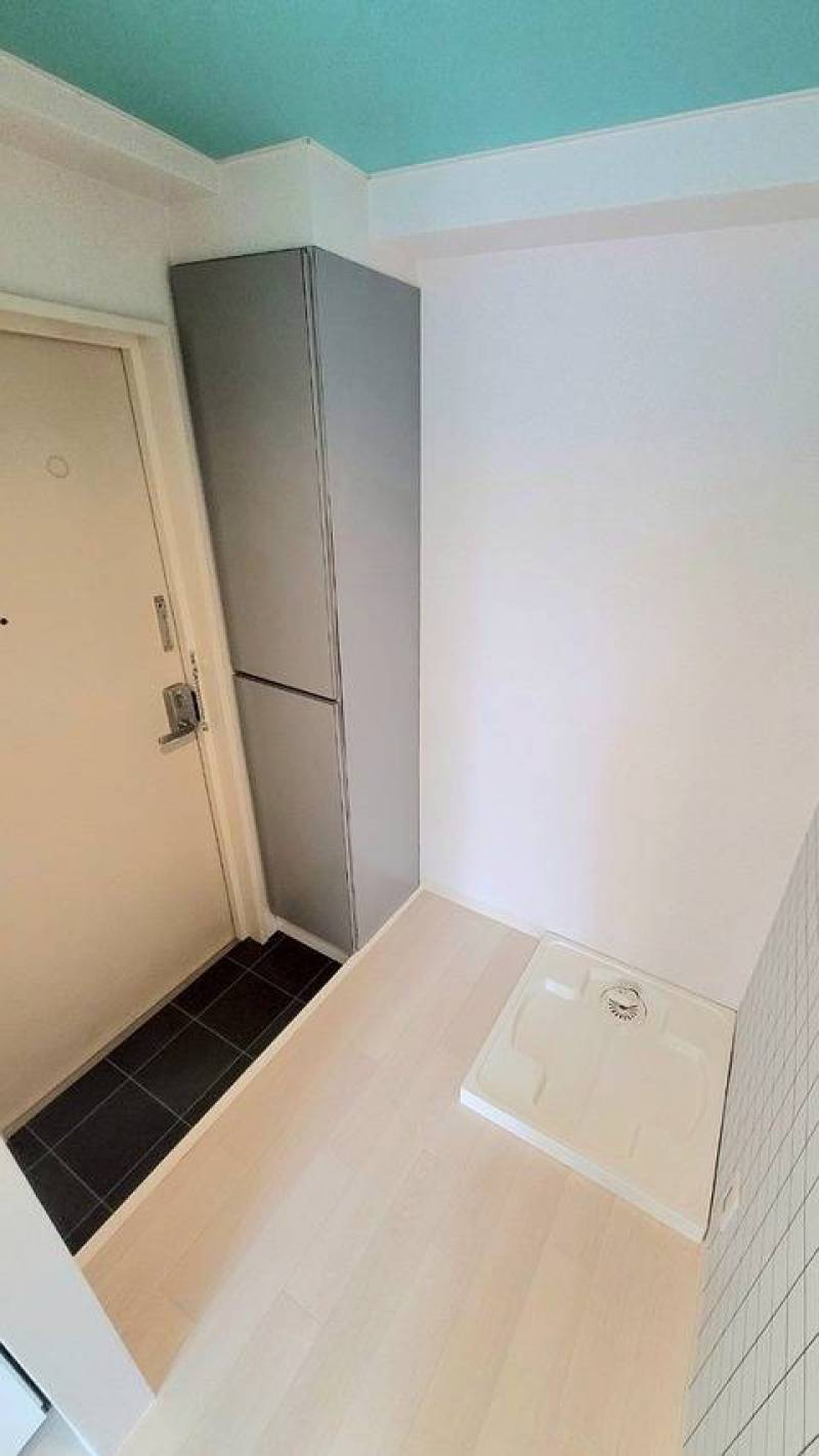 玄関を入るとティファニーブルーの空間が！