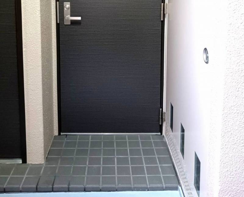 住戸玄関は少し凹んだアルコーブスペース