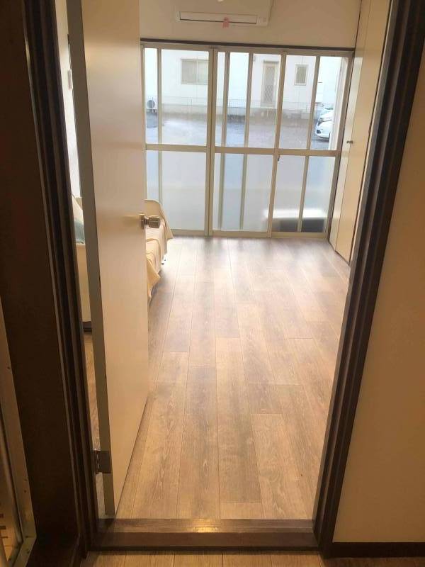 陽当たり良好、フローリングも良し。