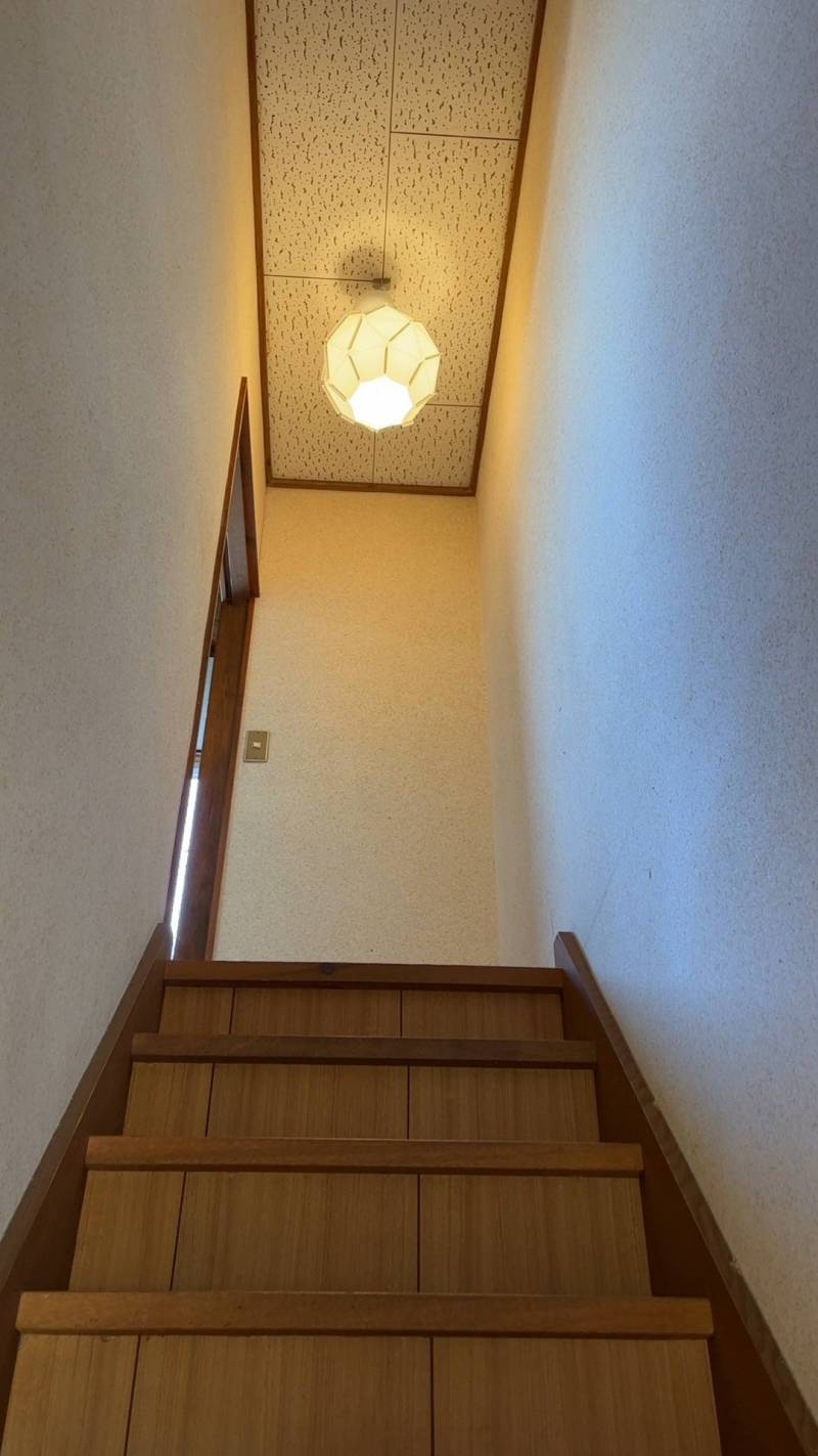 廊下　おしゃれな照明付き