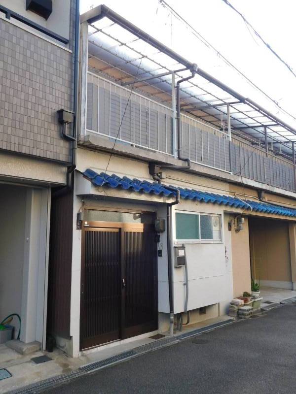 建物全体・玄関周り
