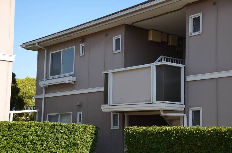 陽当た良く静かな環境です。左上2階です。