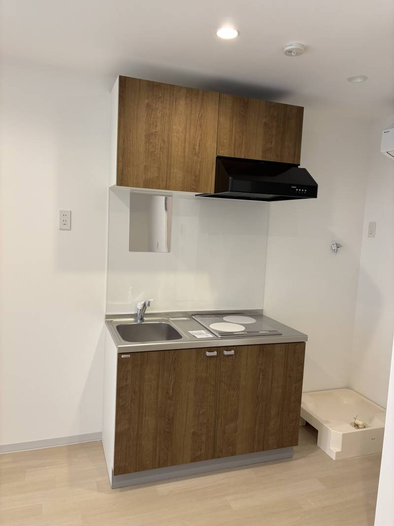 高グレードなシステムキッチン♪洗面用の鏡を設置してます♪
