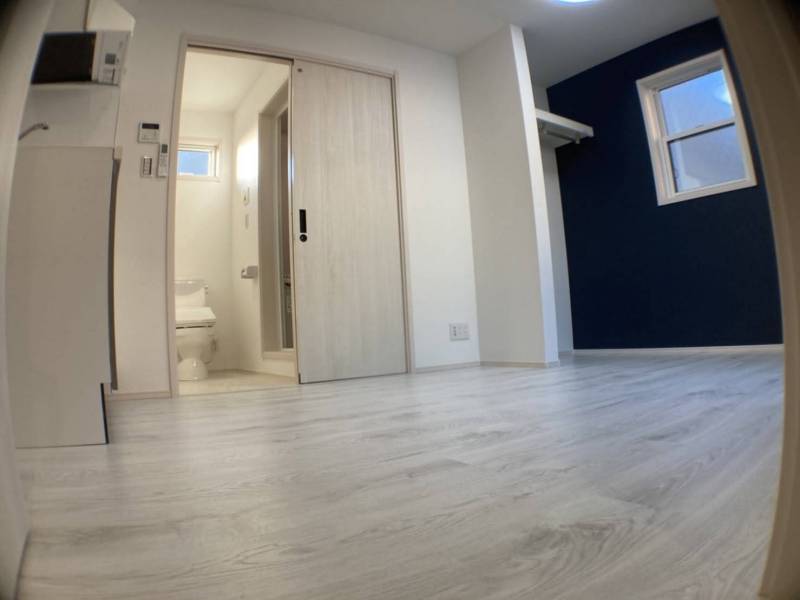 白をベースにした居室は清潔感を感じます