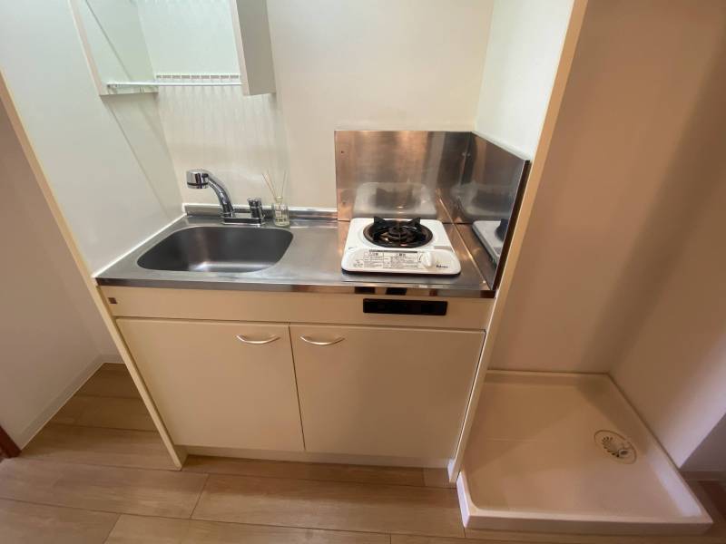 都市ガスのため、光熱費を抑えられます。冷蔵庫設置スペース有。