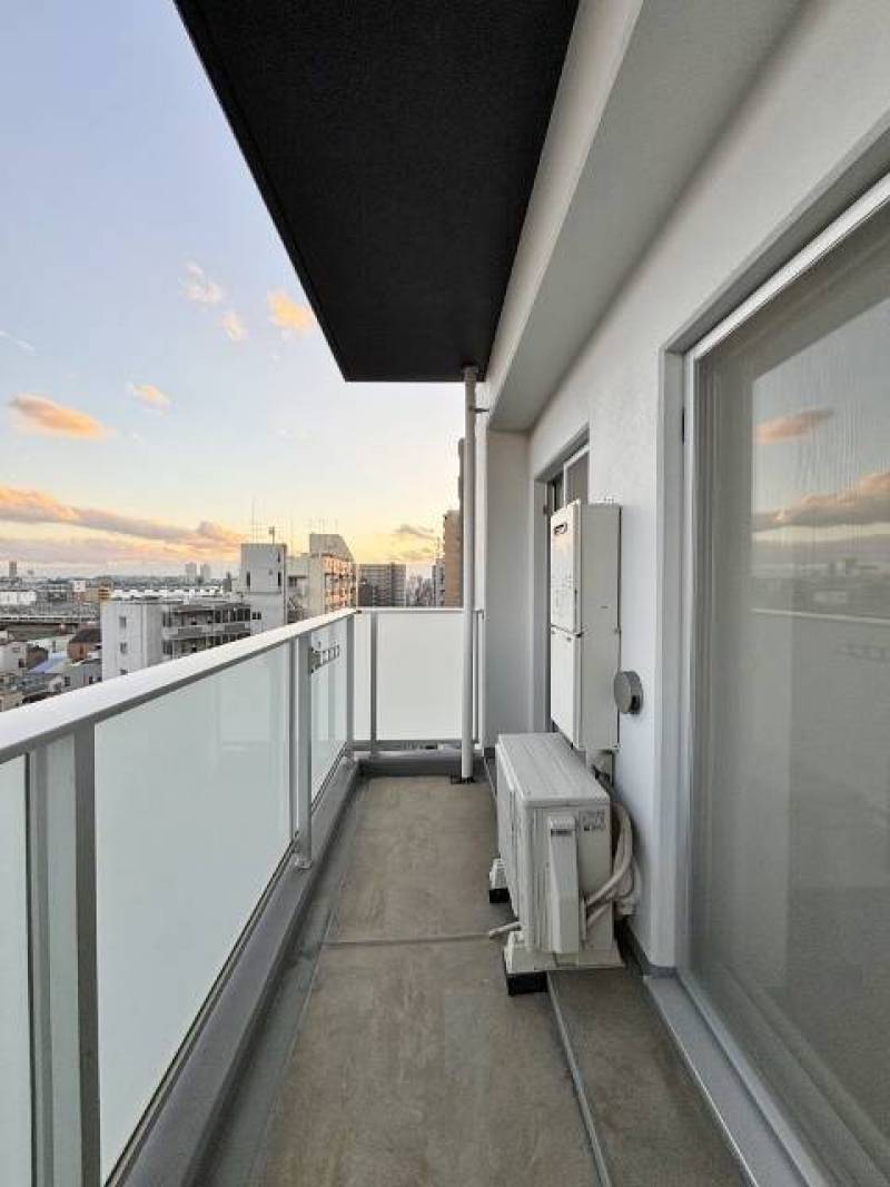 全室南向きで日当たり良好。リビング、洋室のワイドバルコニー。