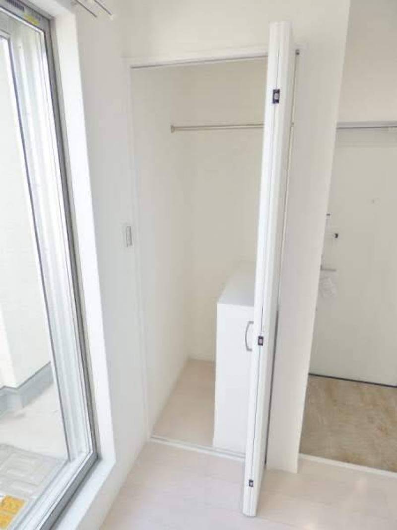 クローゼット。この部屋は向きが反対になります。