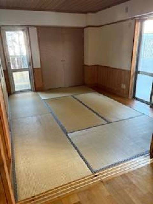 落ち着きのある和室です。押入収納あります。
