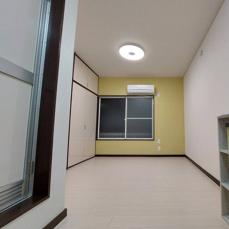 リフォーム済みのキレイで明るいお部屋です。
