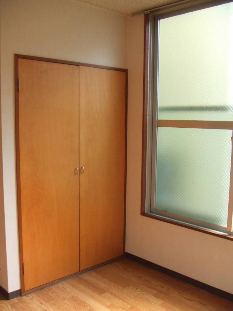 収納と窓