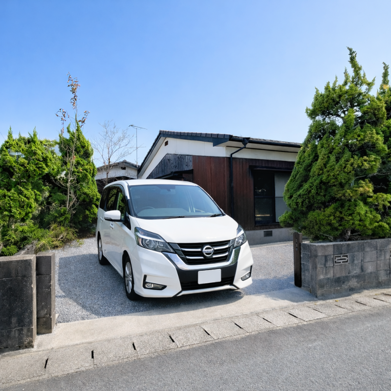 駐車場。普通車２台停められます。敷地内で最大３台可。
