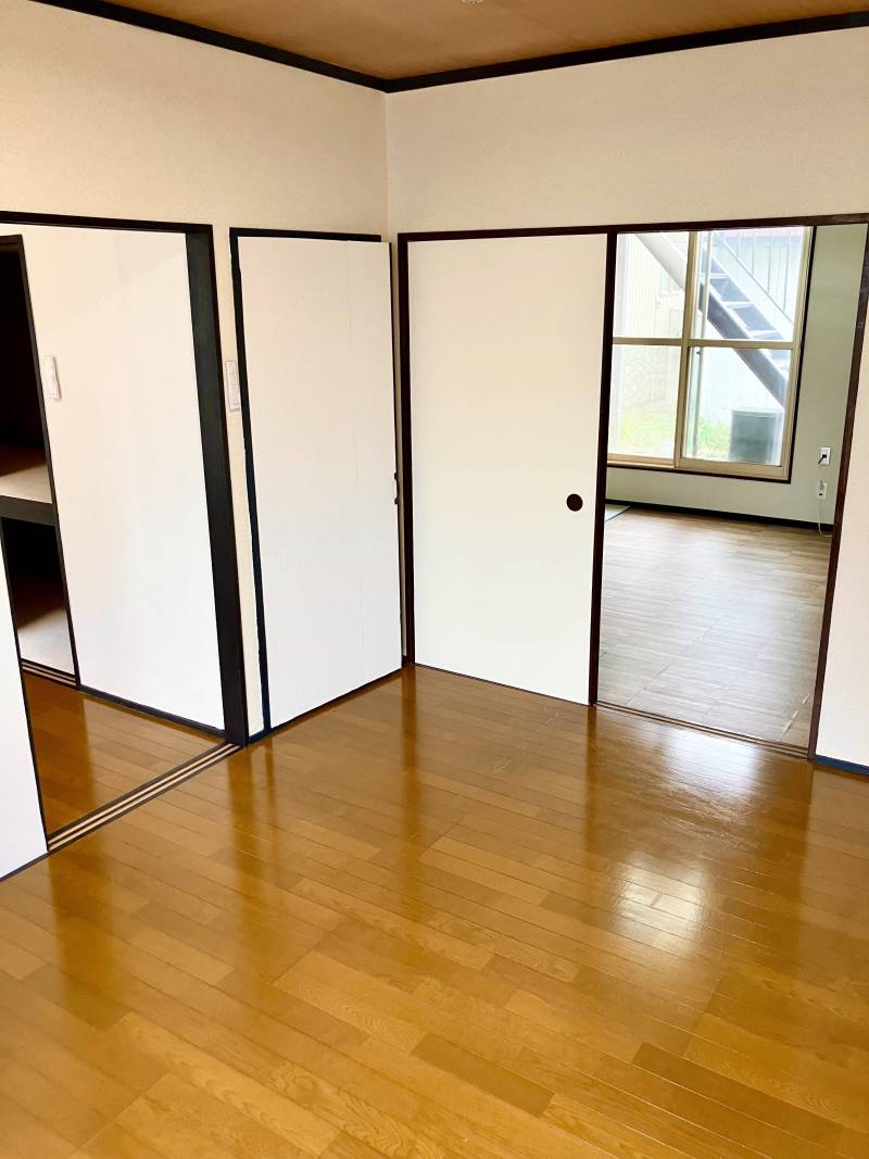 フローリング6畳間2