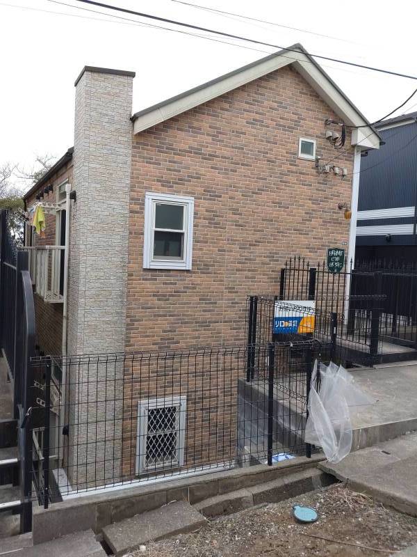 煙突をイメージしたデザインも意匠性を高めています