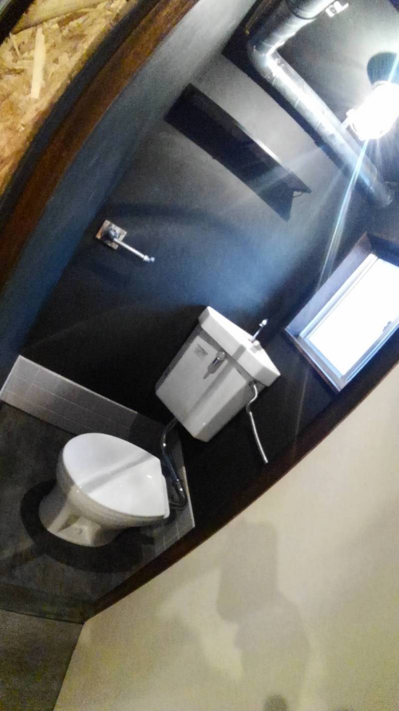 あえて剥き出しのダクトがCOOL！