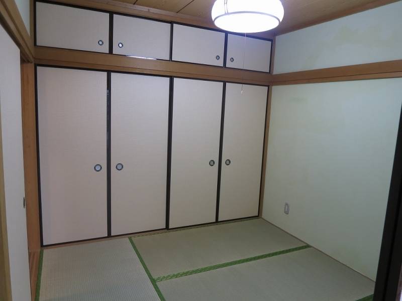 押し入れ天井の高さまで収納可