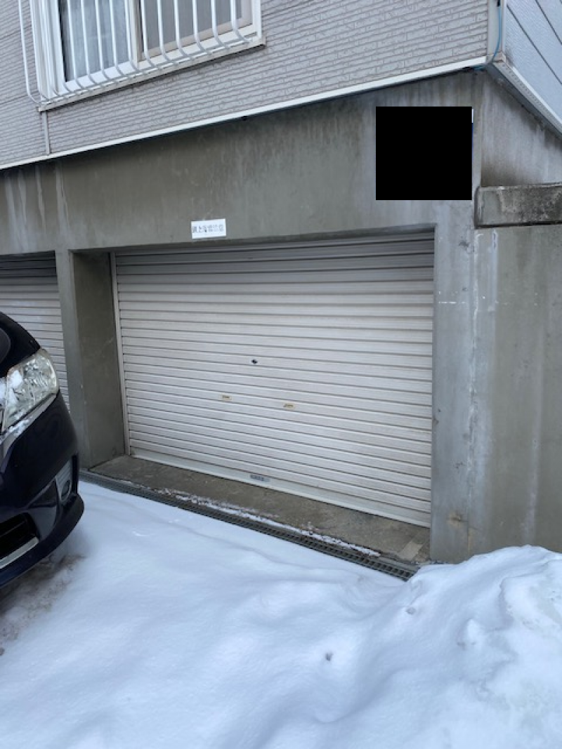 車庫もしくは物置として利用できます。