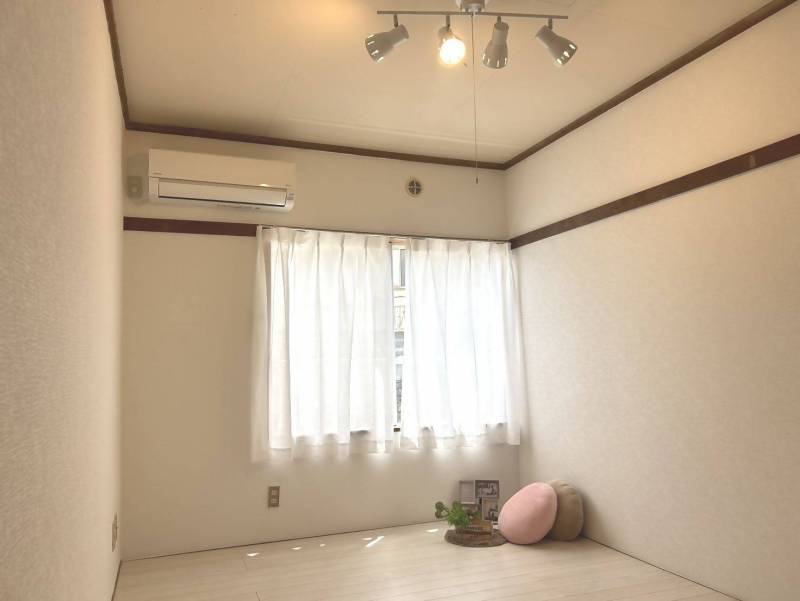 オシャレなリビングに大変身！ホワイトで清潔感のあるデザイン♪