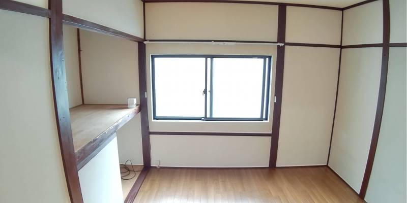 2階北側。少し広めの収納、寝室4畳半相当。南北合わせて9畳｡