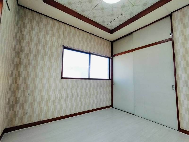 2階北側和室。窓が2カ所あるので明るく、換気も良好♡
